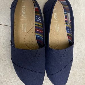 Toms size 6. Used thrice, please inspect pictures.